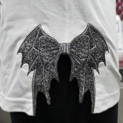 Bat Wing Lace ITH Split Bow