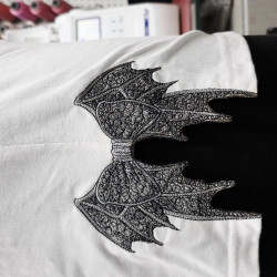 Bat Wing Lace ITH Split Bow