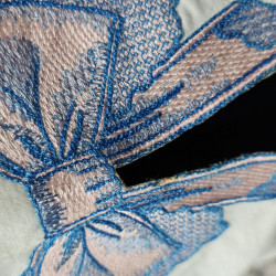 Classic Lace ITH Split Bow