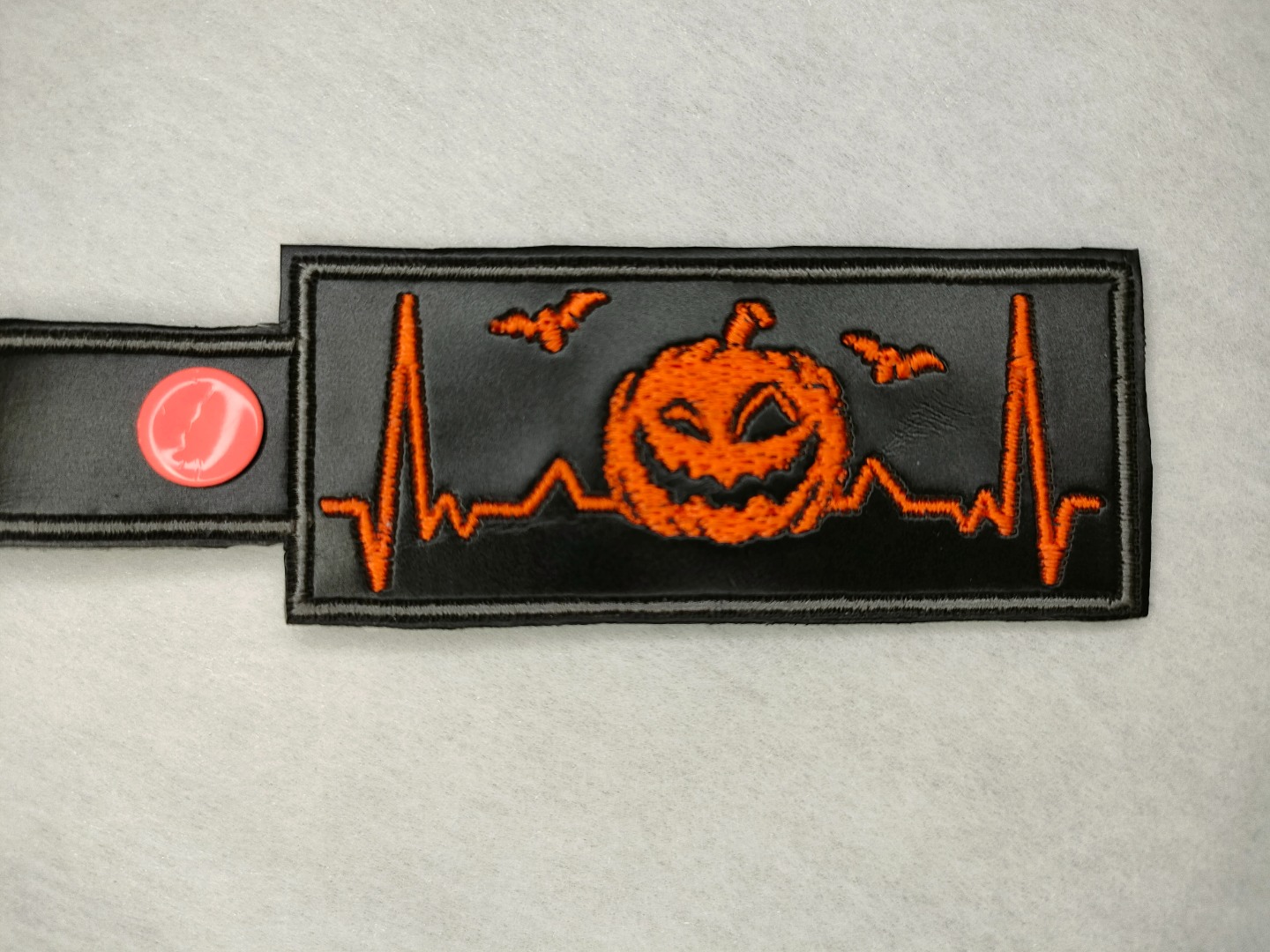 Spooky Heart Beat Snap Tab - ITH