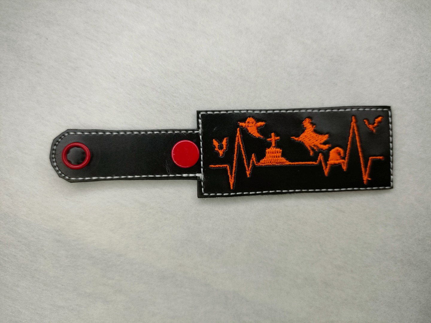Heart Beat Spooky Snap Tab